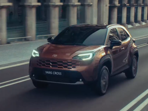 Foto. Neuer Yaris Cross, frontale Ansicht, fahrend 
