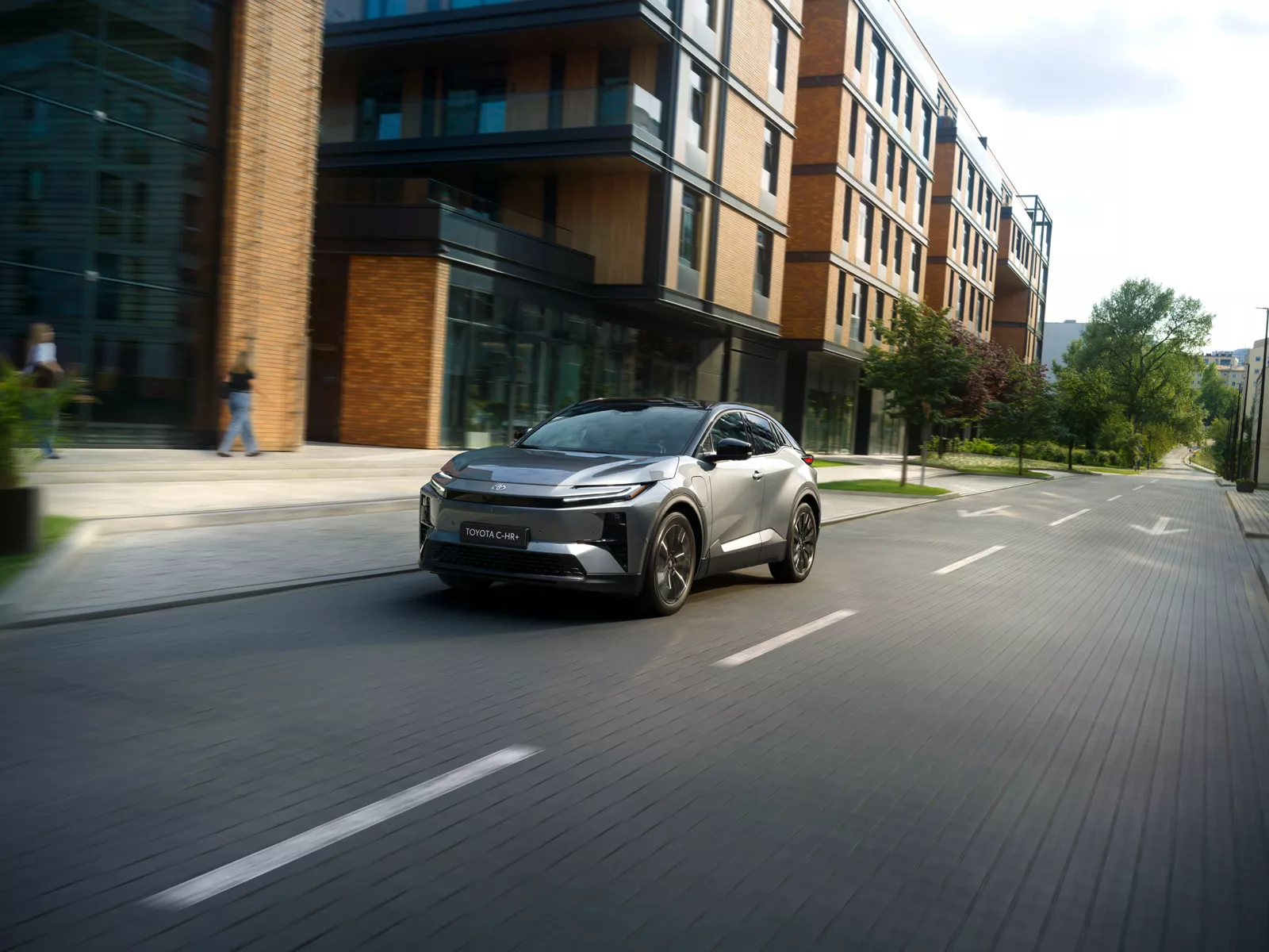 Foto: Toyota C-HR in silber im Seitenprofil