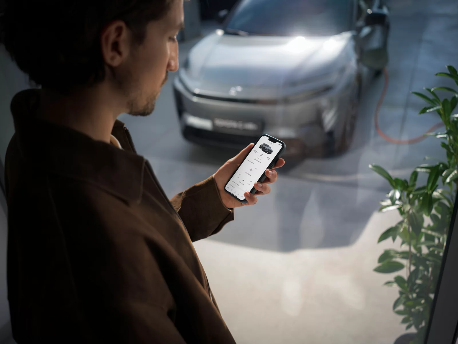 Foto: Toyota C-HR in silber im Seitenprofil