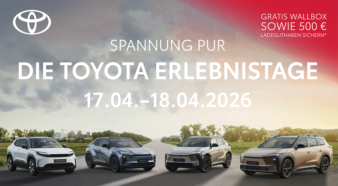 Foto: Toyota Erlebnistage, vier Toyota Modelle im Halbkreis frontal angeordenet, Himmel mit Wolken, Auto Eber