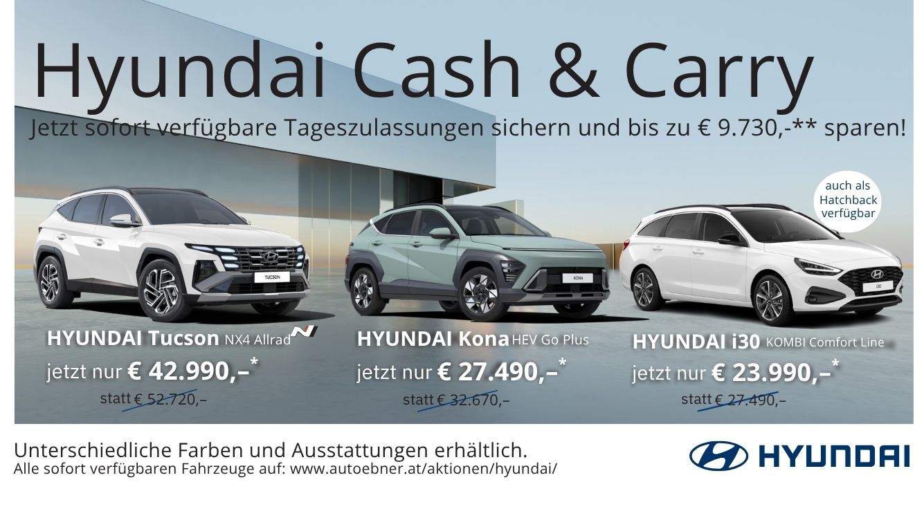 Foto: Hyundai Autos Tucson weiß seitliche Front, Kona grün, seitliche Front, i30 Kombi weiß seitliche Front, im Hintergrund modernes Gebäude