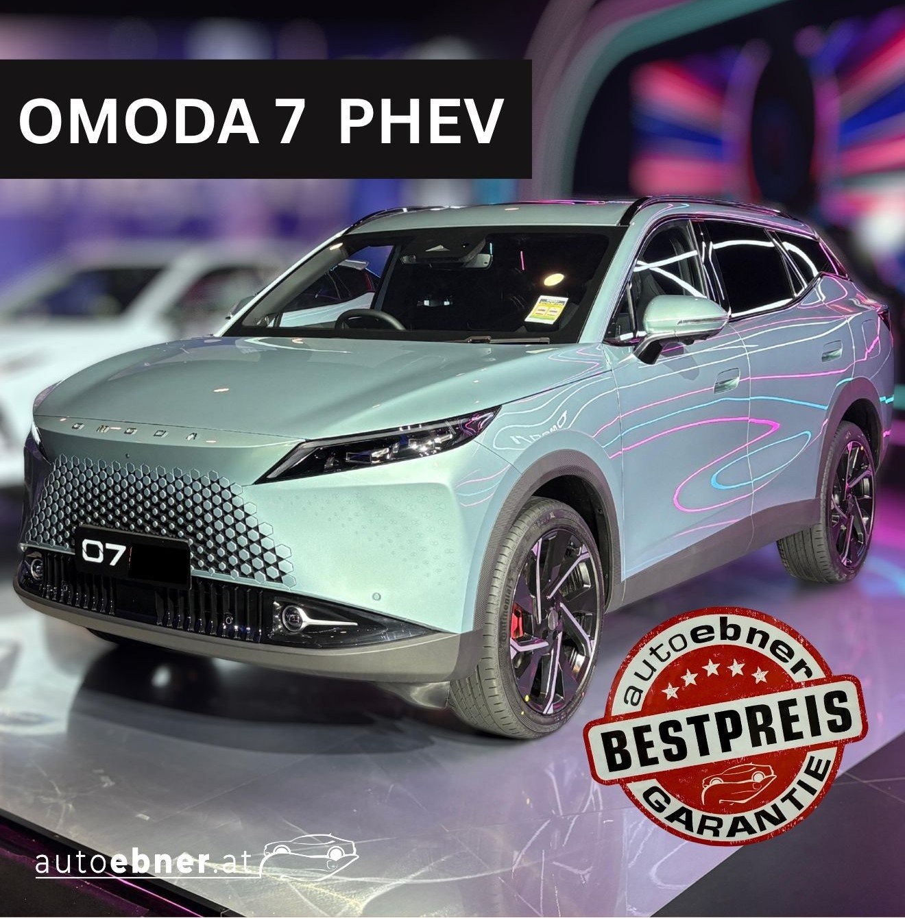 Auto: Omoda 7 Vorpremiere grün auf Bühne Heckansicht