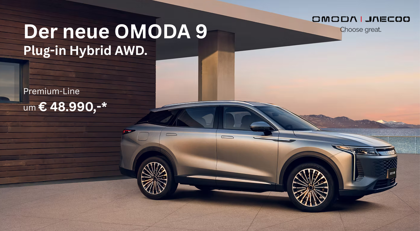 Bild: Omoda 9 grau matt metallic auf Terasse, Text: Der neue OMODA 9 Plug-in Hybrid AWD. Premium-Line um € 48.990,-* oder ab € 479,-** monatlich.
