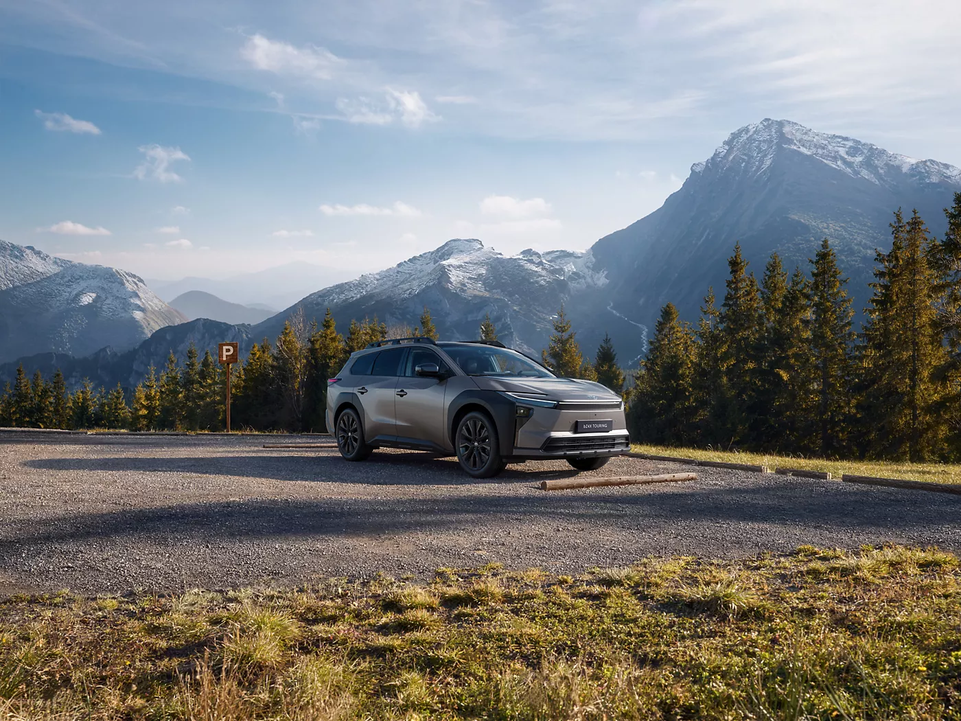 bZ4X Touring Highlights (ausstattungsabhängig)  Elektrische Reichweite (WLTP): bis zu 591 km  DC-Ladezeit 10 % bis 80 % in 28 Min.* Allradantrieb verfügbar 669 L Kofferraumvolumen Als Allradantrieb mit 380 PS verfügbar