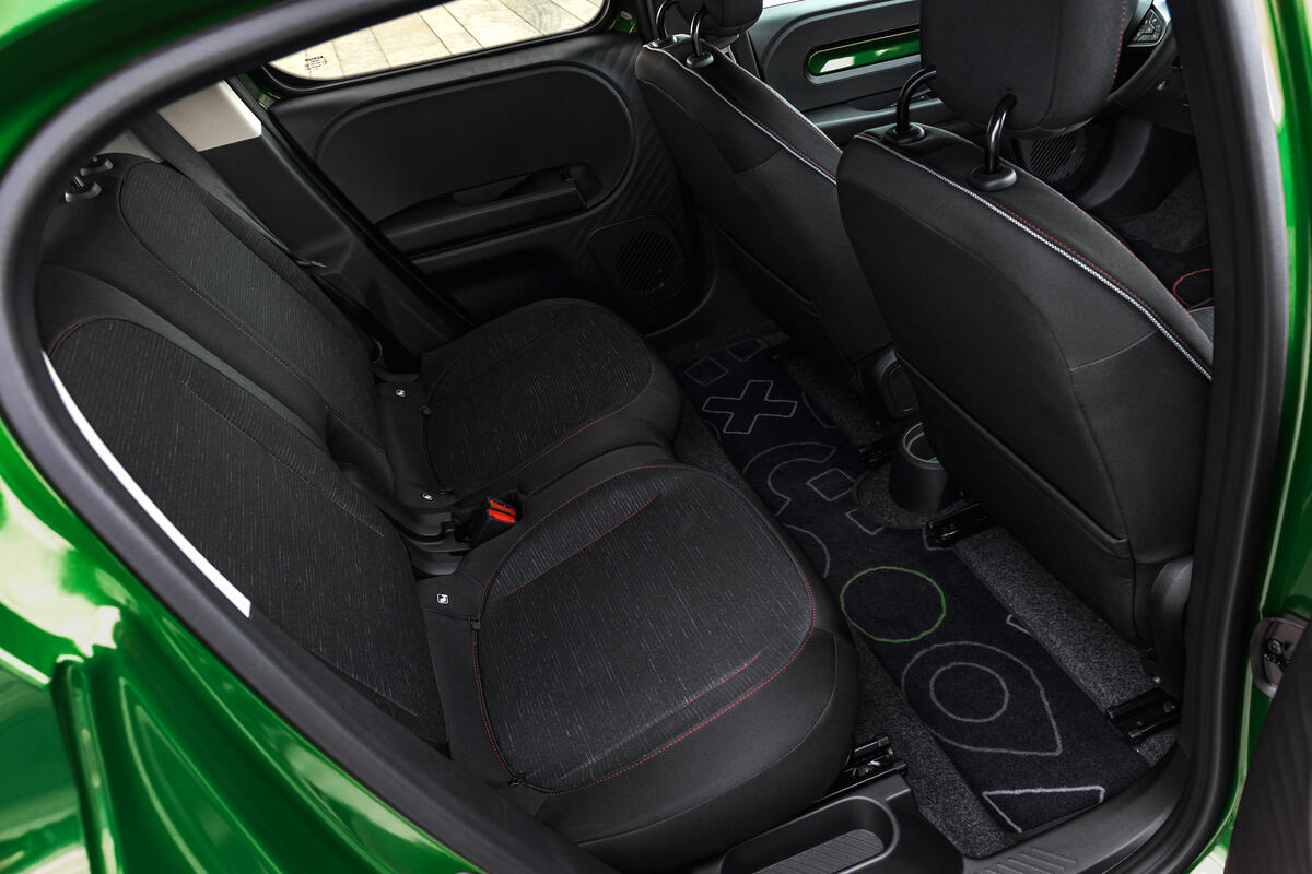 Der Twingo E-Tech Electric grün innen